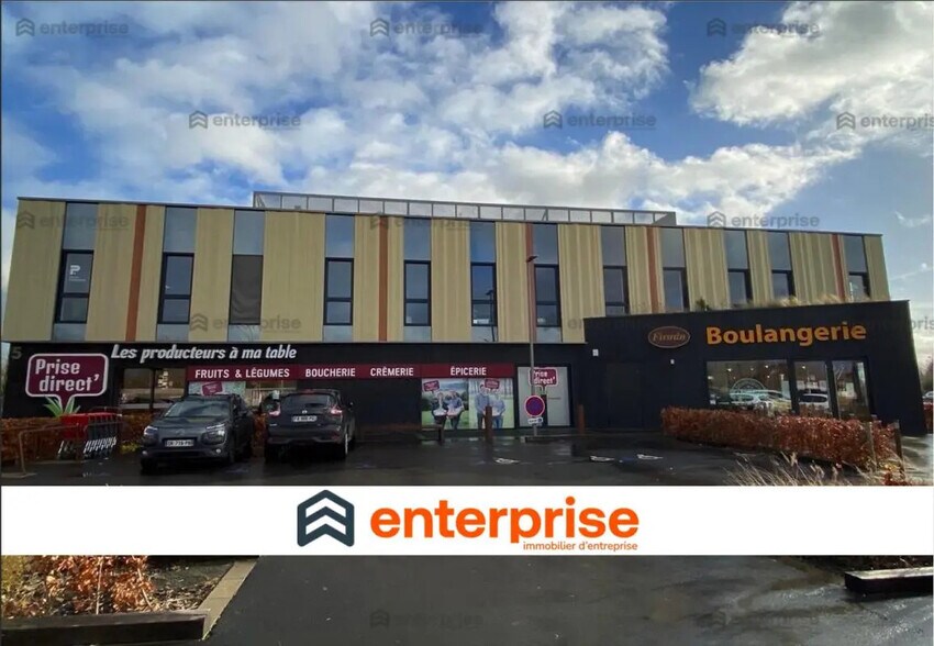 Retail in Englos for lease - Building Photo - Image 1 of 7