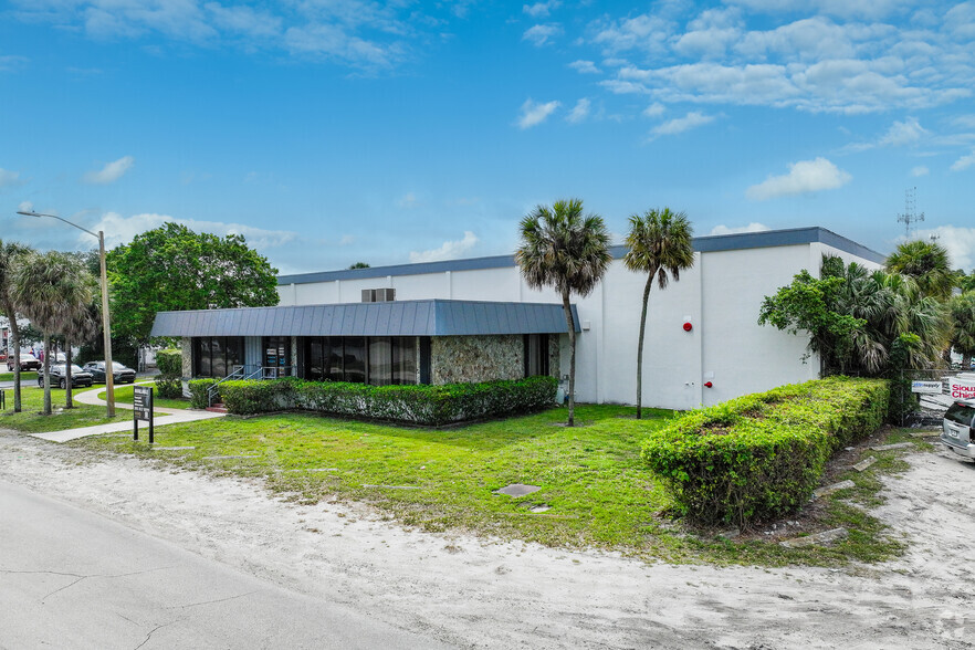 5280 NW 165th St, Hialeah, FL for lease - Building Photo - Image 1 of 16