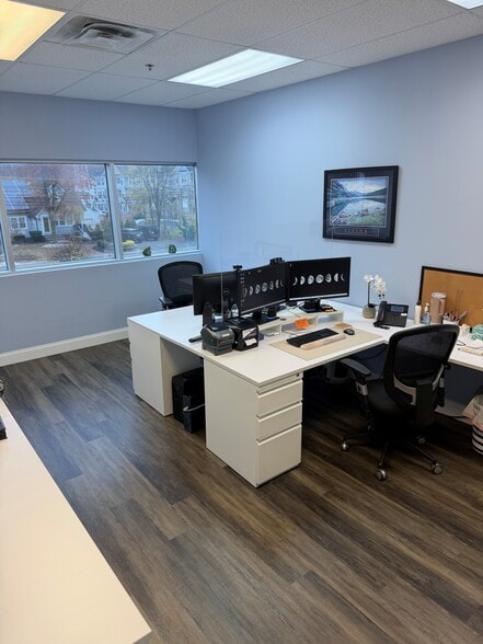 348 N US Hwy 9, Manalapan Township, NJ for lease - Building Photo - Image 2 of 7