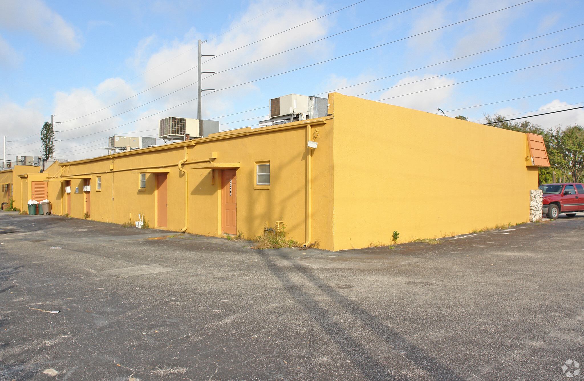 4406-4420 W Oakland Park Blvd, Lauderdale Lakes, FL for lease Building Photo- Image 1 of 4