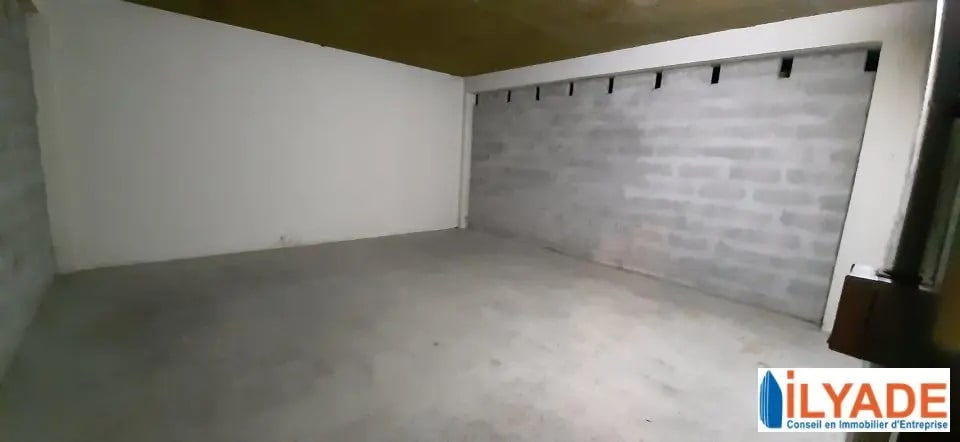 Industrial in Aix-en-Provence for lease Interior Photo- Image 1 of 3