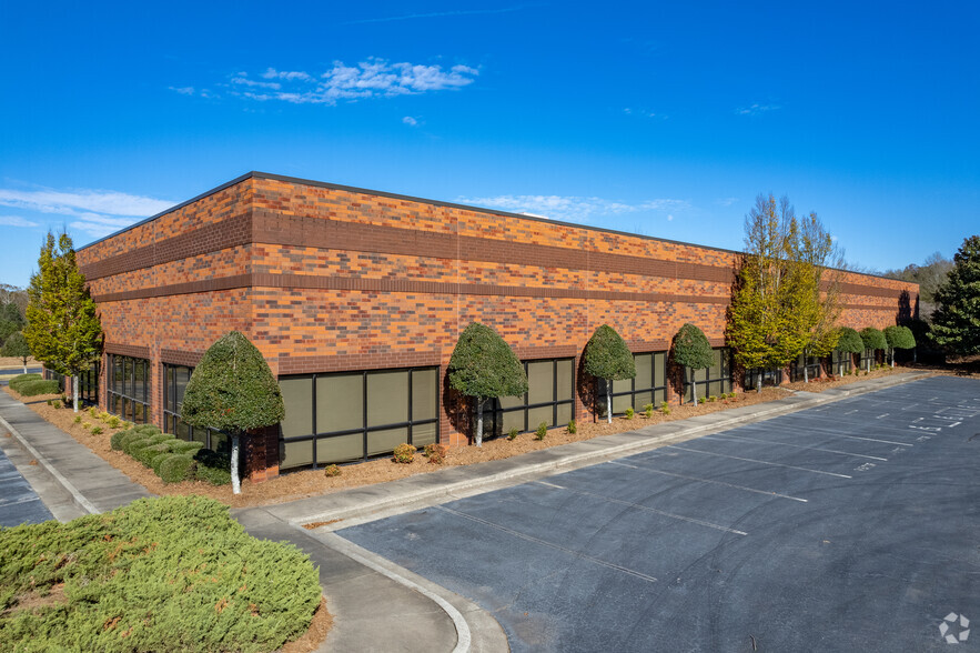 4170 Tanners Creek Dr, Flowery Branch, GA for lease - Primary Photo - Image 1 of 13