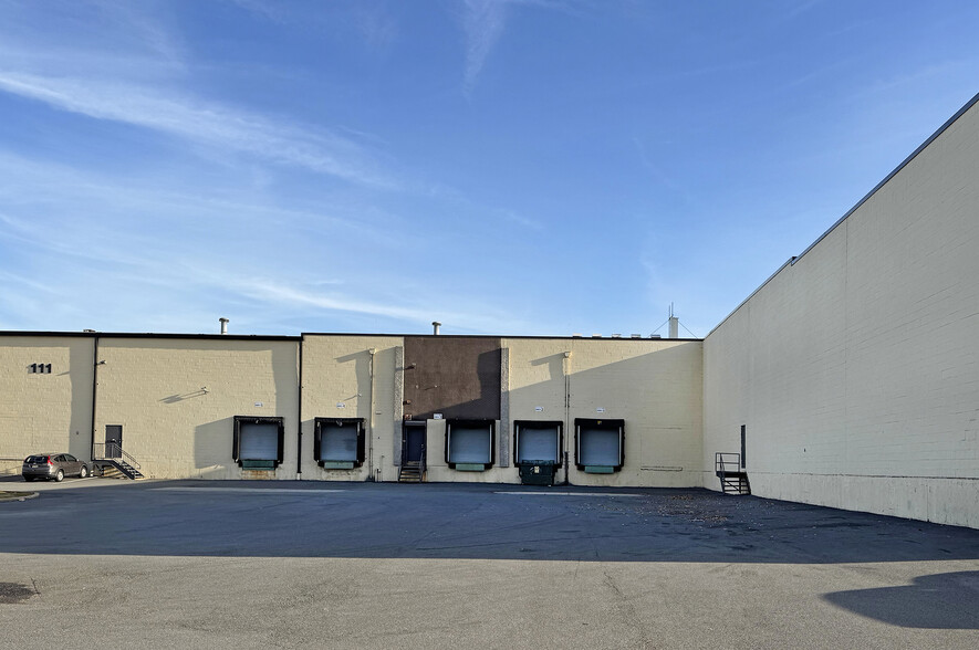 111-115 Castle Rd, Secaucus, NJ for lease - Building Photo - Image 1 of 4