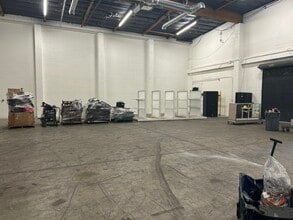 220 W 21st St, Los Angeles, CA for lease Interior Photo- Image 2 of 13