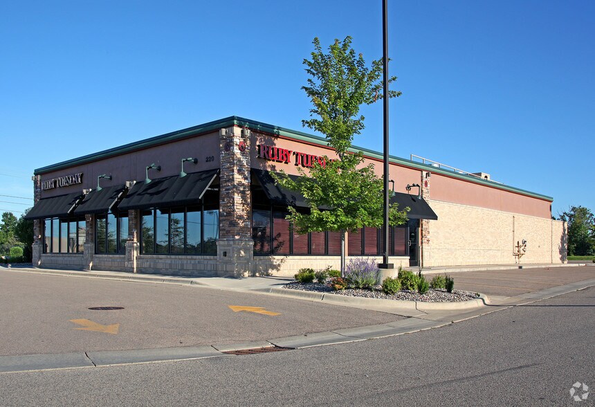 Chaska Commons portfolio of 7 properties for sale on LoopNet.com - Primary Photo - Image 3 of 7