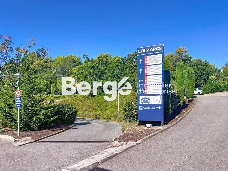 Office in Valbonne for lease - Building Photo - Image 3 of 5