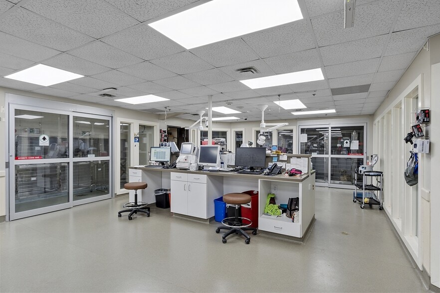 180 Bear Hill Rd, Waltham, MA for lease - Building Photo - Image 3 of 23