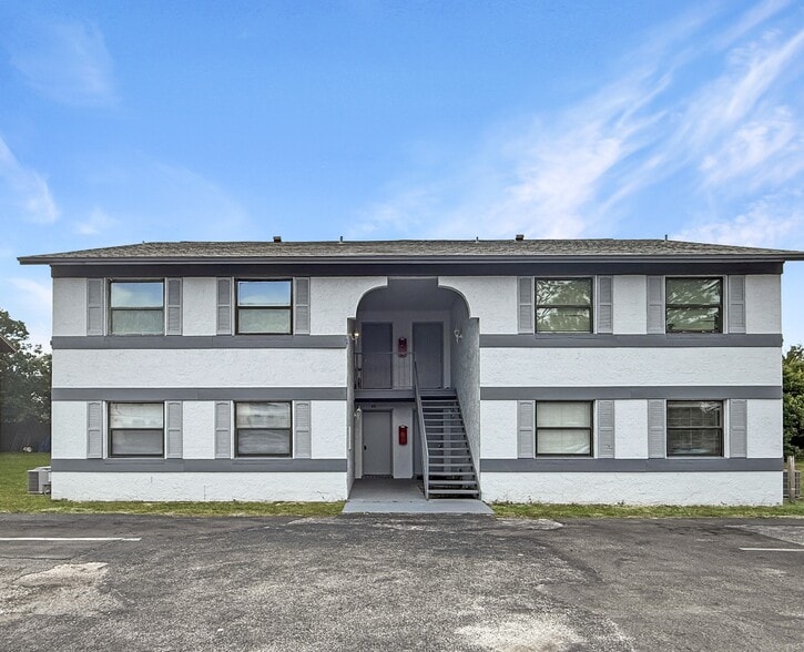 46 N Fairfax Ave, Winter Springs, FL for sale - Primary Photo - Image 2 of 18