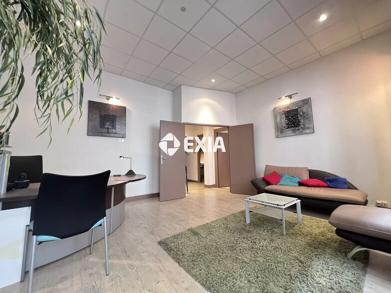 12 Rue Du Grenier À Sel, Orléans for lease - Interior Photo - Image 1 of 8