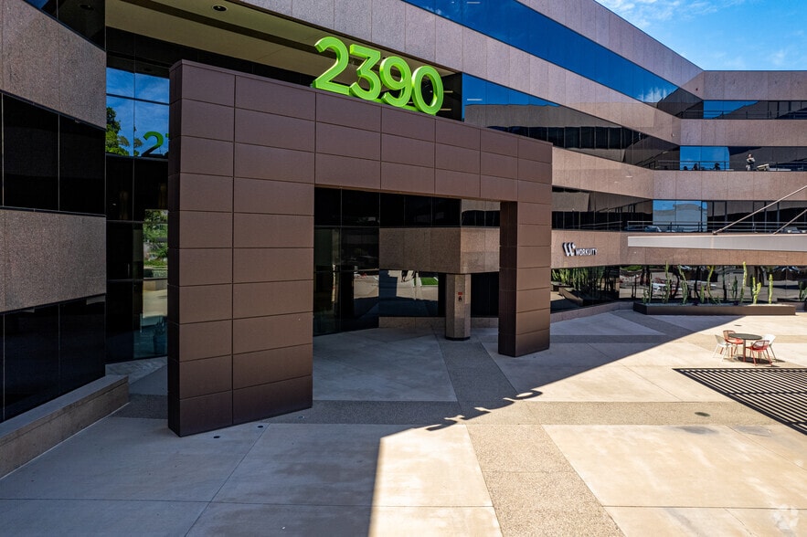 2390 E camelback Rd, Phoenix, AZ for lease - Building Photo - Image 2 of 23