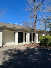 975 Johnnie Dodds Blvd, Mount Pleasant, SC for lease Building Photo- Image 1 of 8