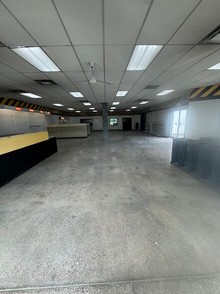 319 W Sunrise Hwy, Freeport, NY for lease - Building Photo - Image 2 of 5