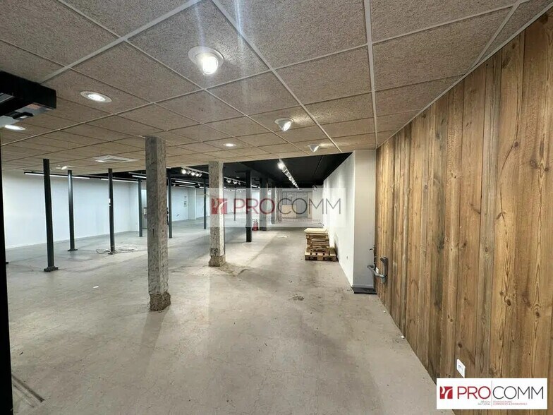 Retail in Chartres for lease - Interior Photo - Image 2 of 8