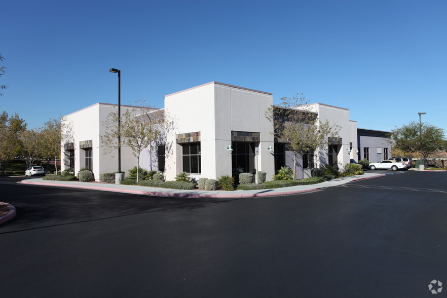 1925 Village Center Cir, Las Vegas, NV for lease - Building Photo - Image 1 of 10