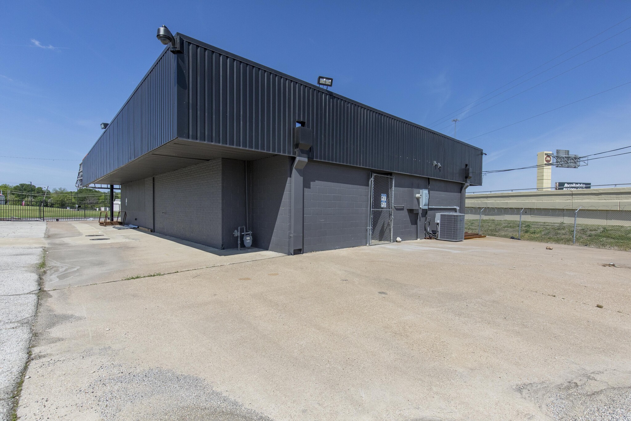 636 W Tarrant Rd, Grand Prairie, TX for lease Primary Photo- Image 1 of 35