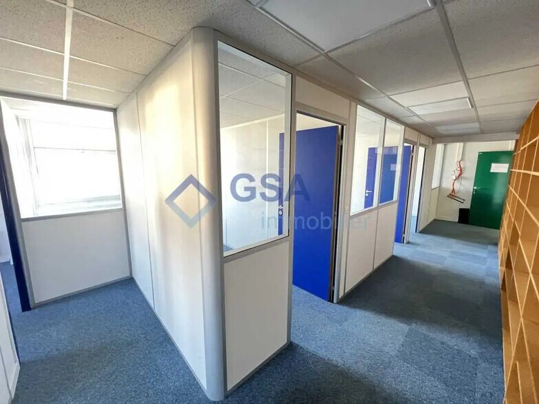 Office in Corbeil-Essonnes for lease - Building Photo - Image 2 of 8