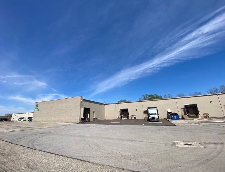 990-1030 Freeway Dr N, Columbus, OH for lease - Building Photo - Image 2 of 2