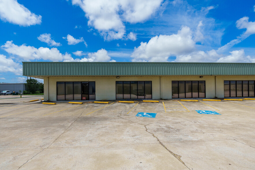 5801 Patton St, Corpus Christi, TX for lease - Building Photo - Image 3 of 13