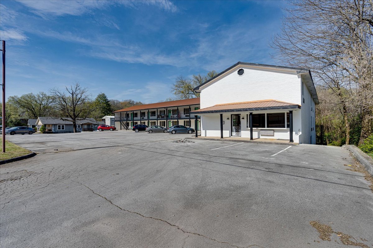 2845 Dayton Blvd, Chattanooga, TN 37415 Laurel Apartments