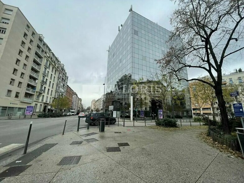 Office in Villeurbanne for lease - Building Photo - Image 1 of 5