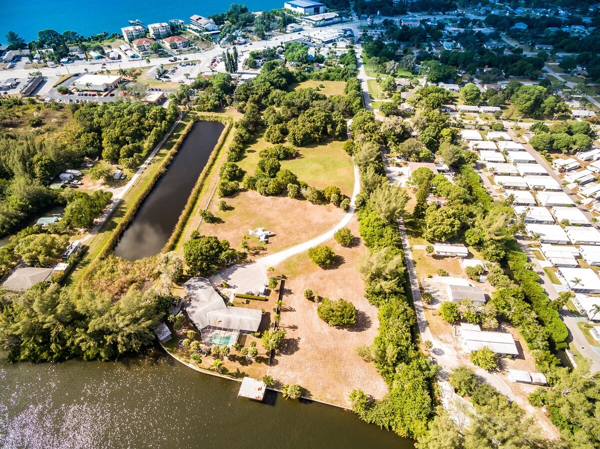 251 Riverview Ave, Englewood, FL 34223