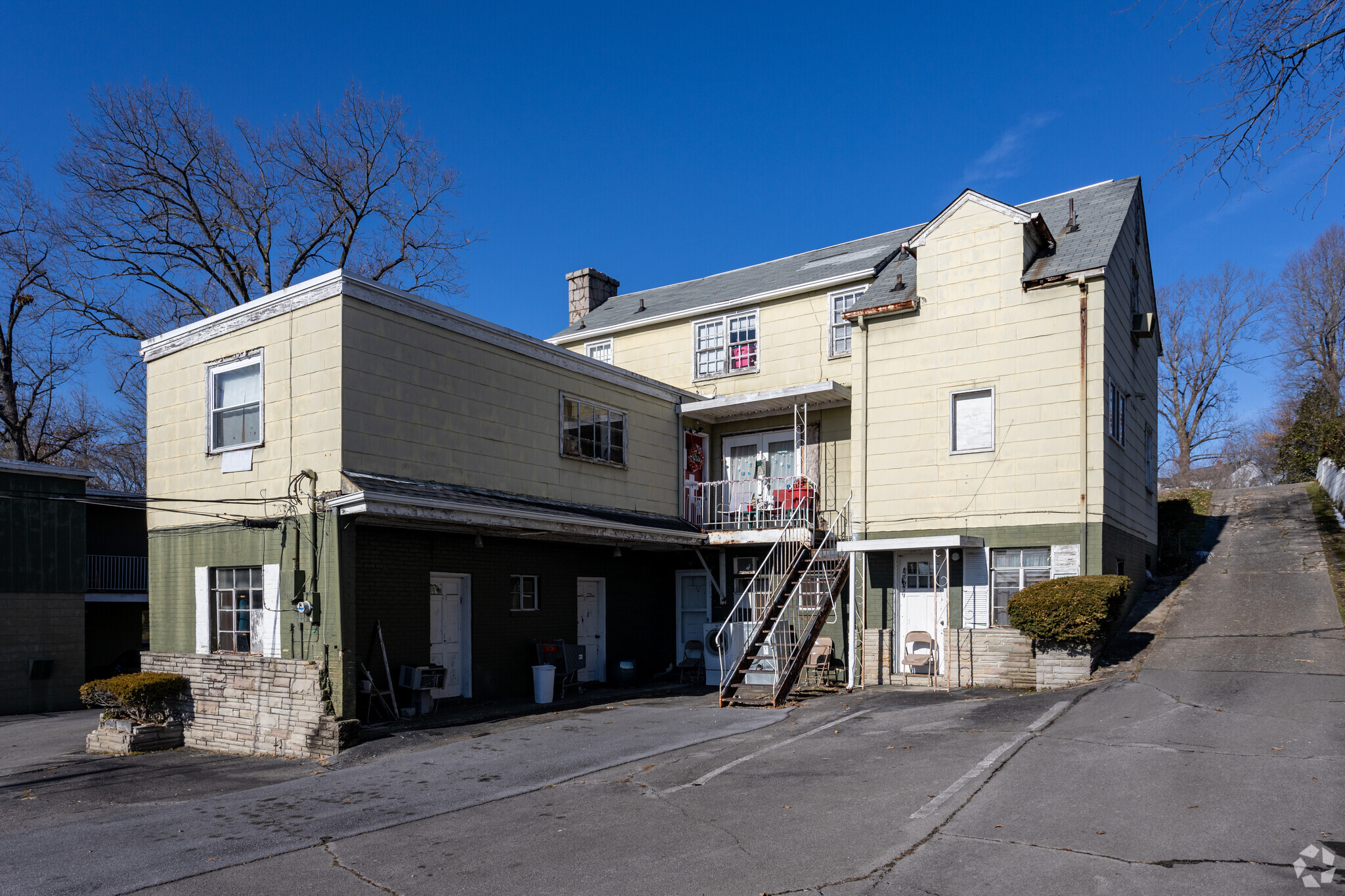 1778 Fort Henry Dr, Kingsport, TN for sale Primary Photo- Image 1 of 1