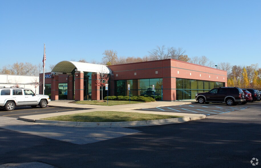 30730 Groesbeck Hwy, Roseville, MI for sale - Building Photo - Image 1 of 2