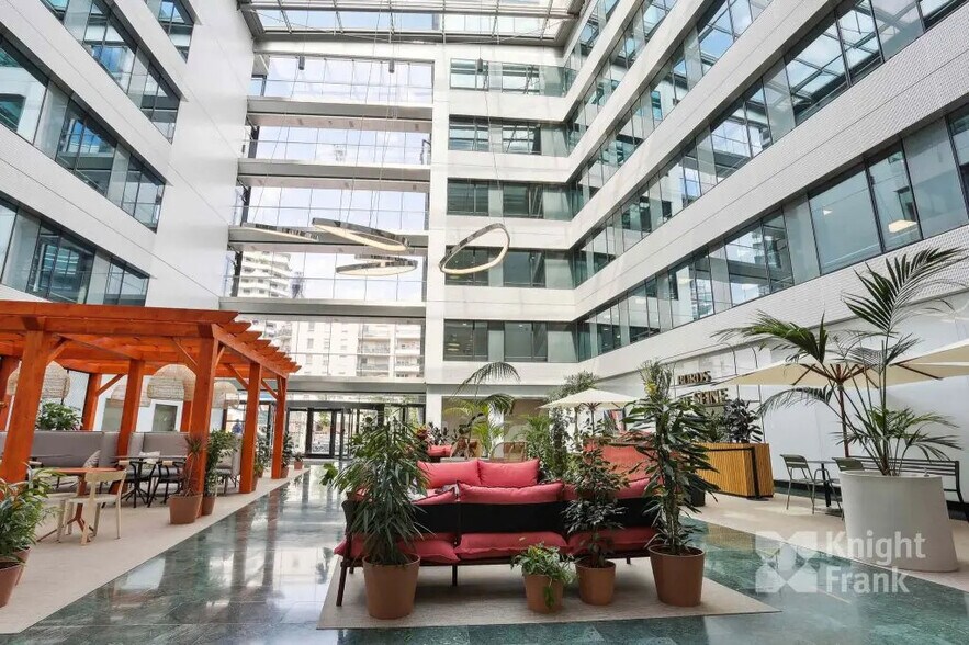 65 Rue Camille Desmoulins, Issy-les-Moulineaux for lease - Building Photo - Image 2 of 15