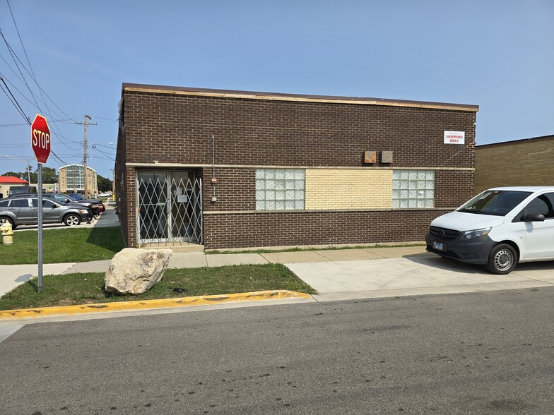 921 Main St, Melrose Park, IL for lease - Building Photo - Image 1 of 5