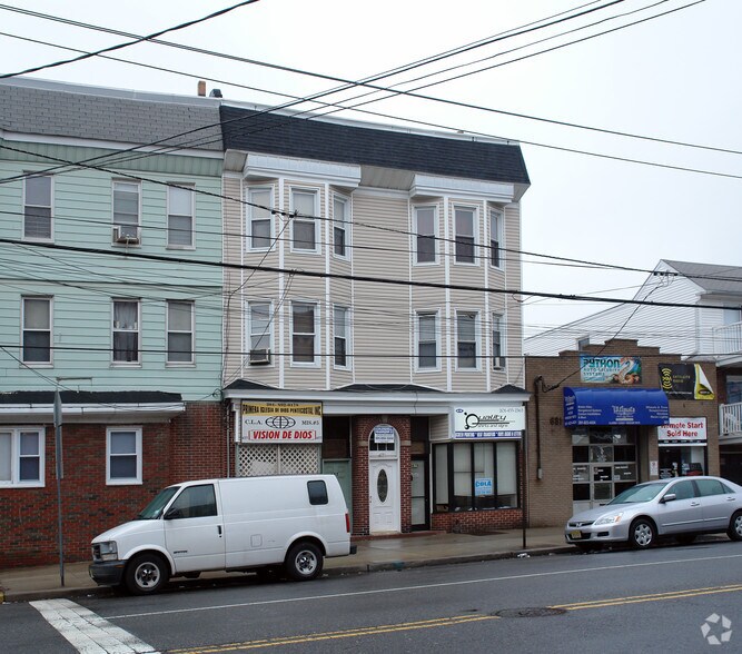 677 Kennedy Blvd, Bayonne, NJ for sale - Primary Photo - Image 1 of 1