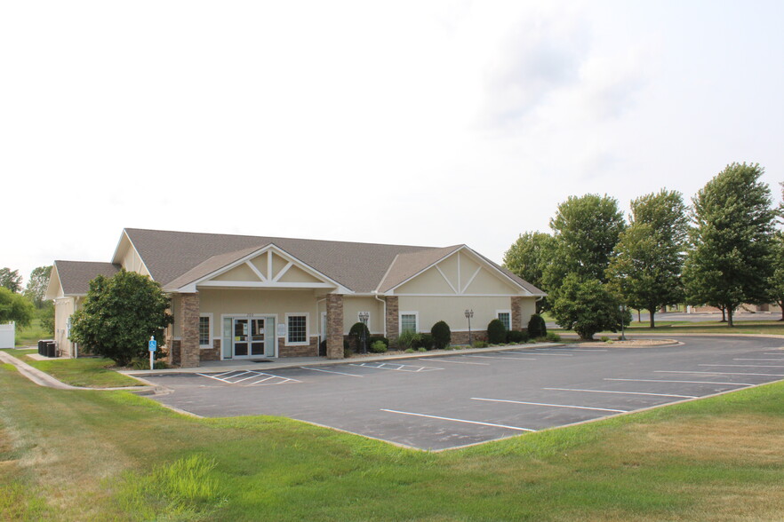 300 S Main St, Peculiar, MO for sale - Building Photo - Image 1 of 1