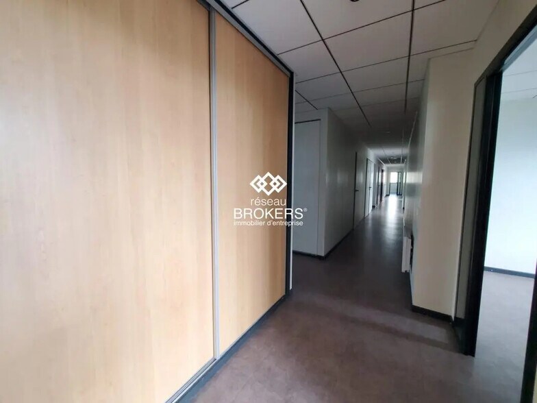 Office in Annecy for lease - Building Photo - Image 2 of 6