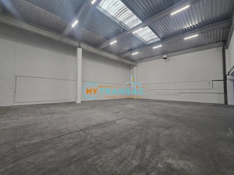 Flex in Ivry-sur-Seine for lease - Interior Photo - Image 2 of 5