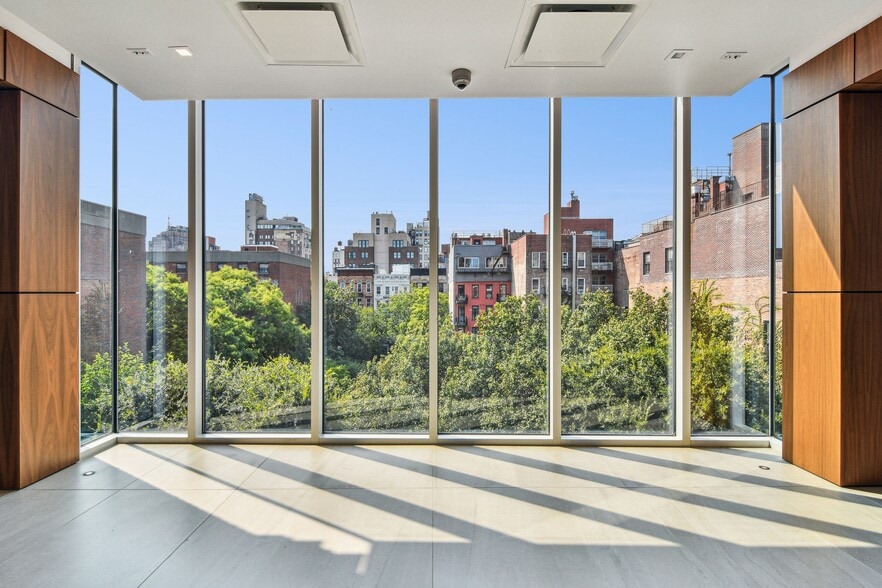 210 Elizabeth St, New York, NY for lease - Building Photo - Image 3 of 15