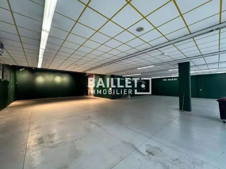 Retail in Vallauris for lease - Building Photo - Image 1 of 19