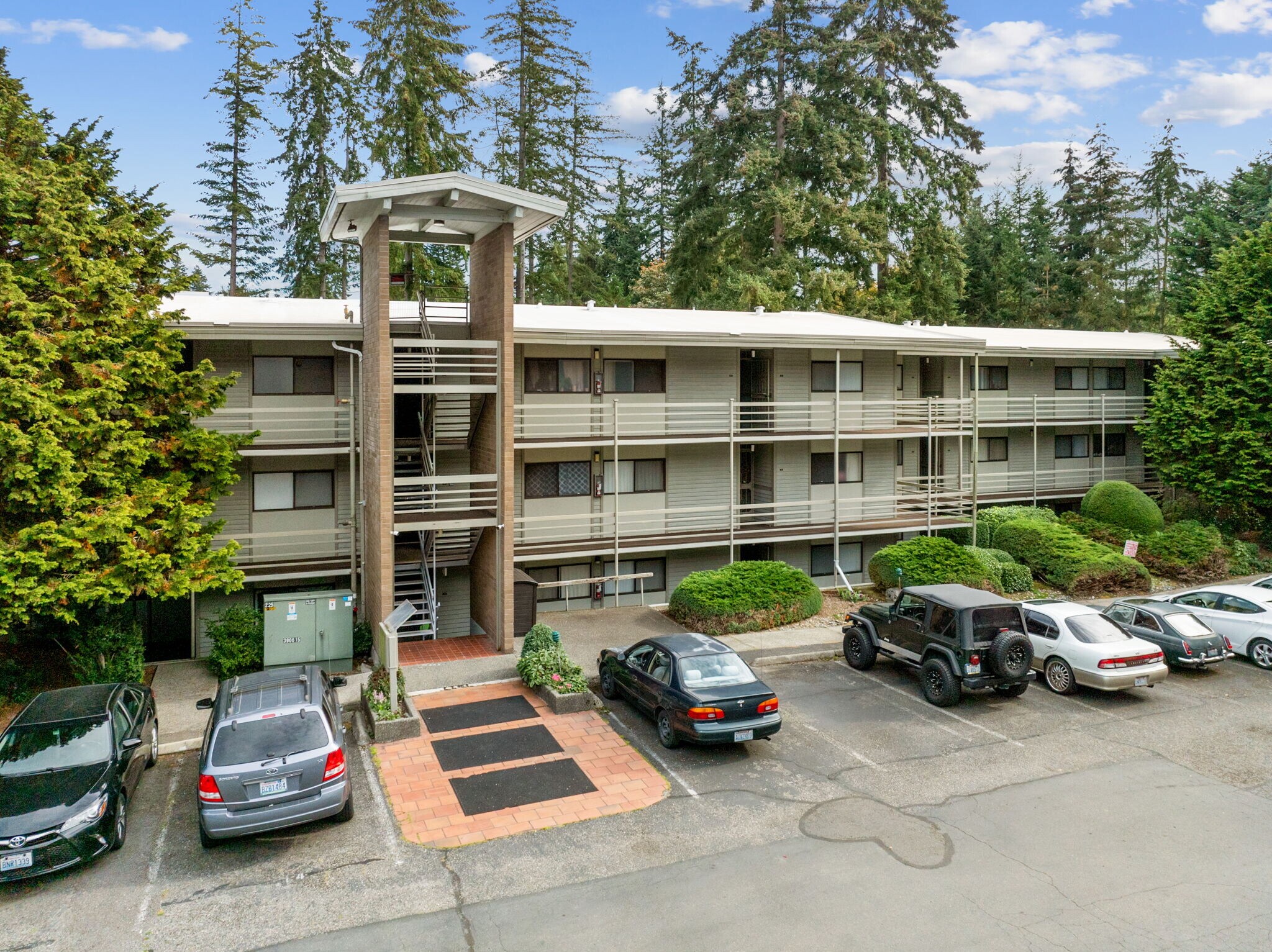 5720 198th St SW, Lynnwood, WA for sale Building Photo- Image 1 of 1