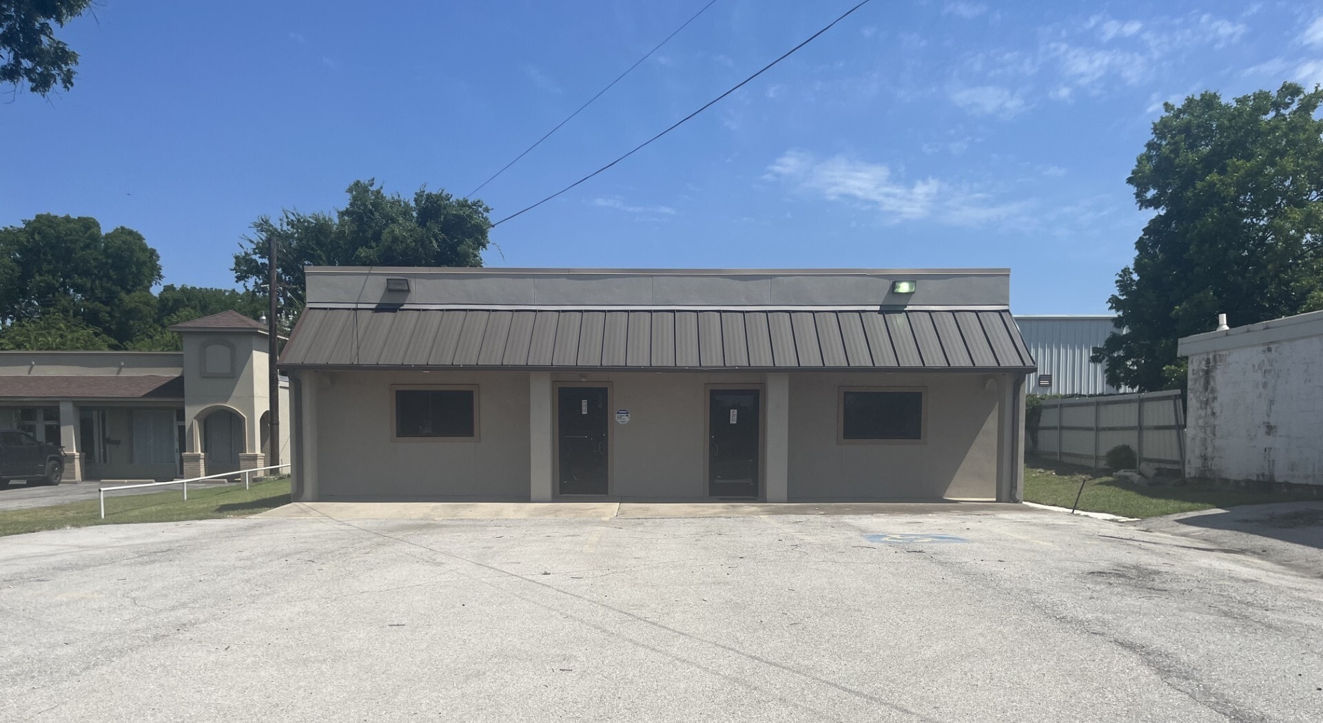 9508 W Camp Bowie, Fort Worth, TX for lease Building Photo- Image 1 of 4