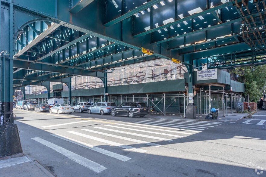 91-09 Roosevelt Ave, Jackson Heights, NY for lease - Building Photo - Image 3 of 11