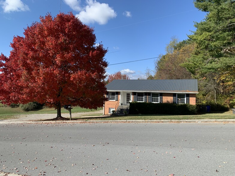 1501 Lark Ln, Blacksburg, VA for lease - Primary Photo - Image 1 of 1