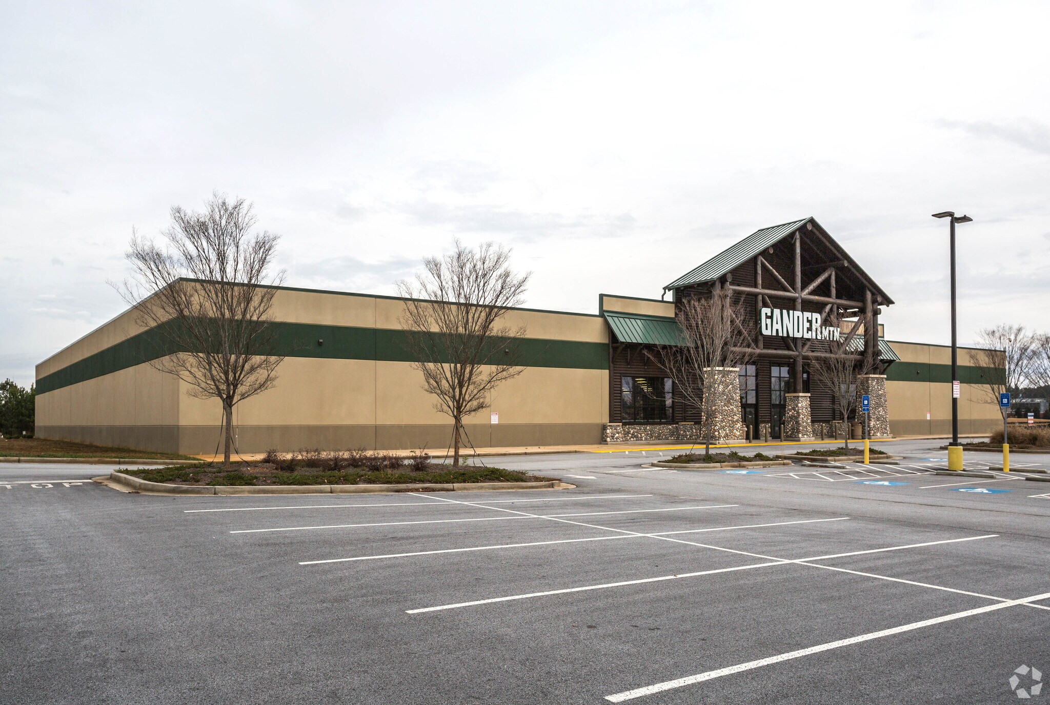 361 Newnan Crossing Byp, Newnan, GA for sale Primary Photo- Image 1 of 1