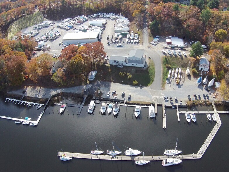 16 Snyder Rd, Haddam, CT 06438