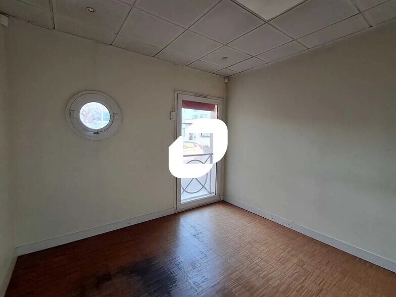 Office in Bordeaux for sale - Interior Photo - Image 1 of 17