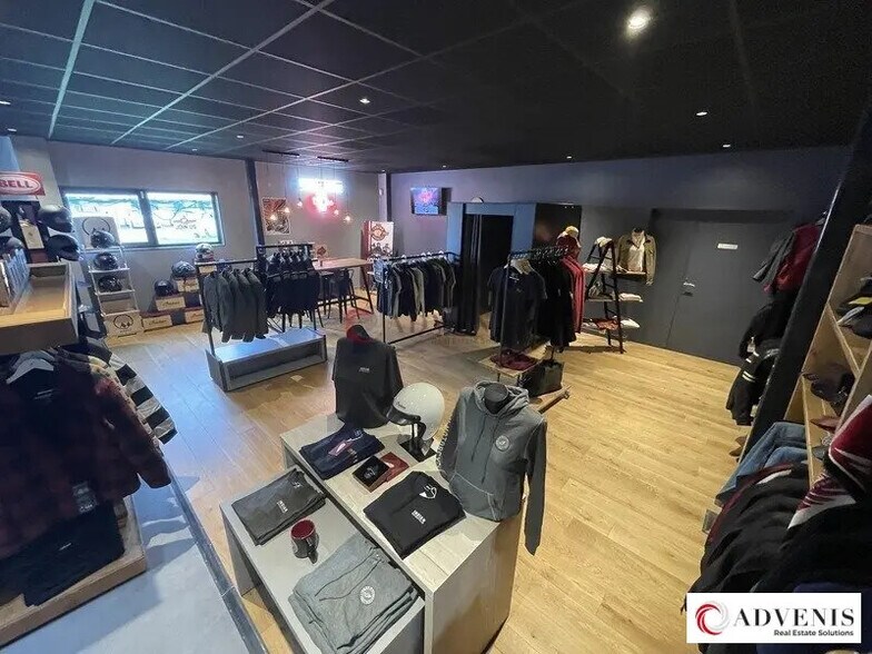Flex in Mérignac for lease - Interior Photo - Image 1 of 10