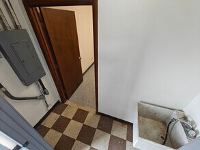 719 W Chestnut St, Bloomington, IL for lease Interior Photo- Image 2 of 13