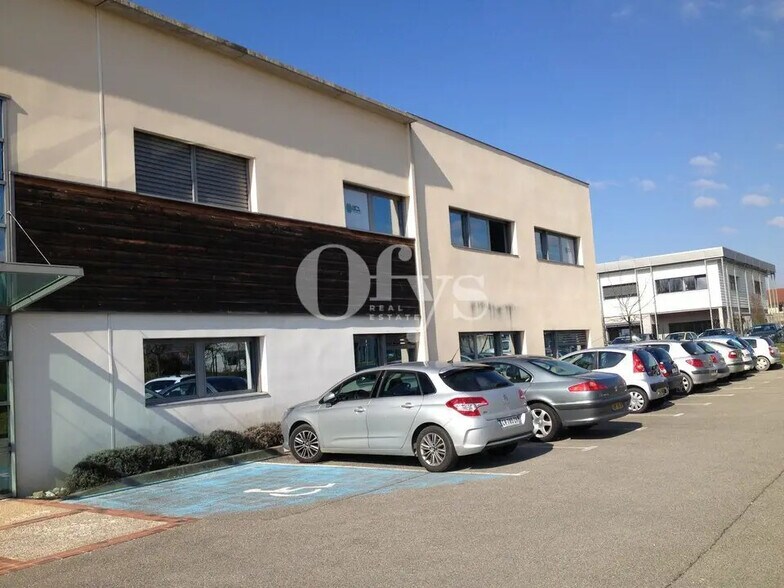 Office in Bourg-en-Bresse for lease - Building Photo - Image 2 of 17