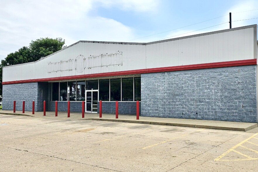 820 NE Jefferson Ave, Peoria, IL for lease - Building Photo - Image 1 of 5