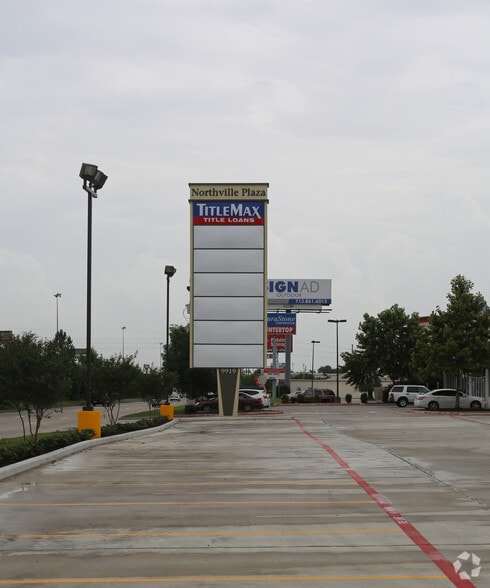 9919 North Fwy, Houston, TX for lease - Building Photo - Image 2 of 4