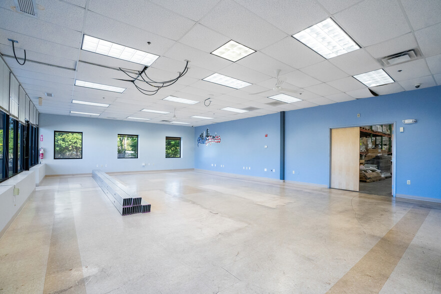 956 Turnpike St, Canton, MA for lease - Interior Photo - Image 2 of 6