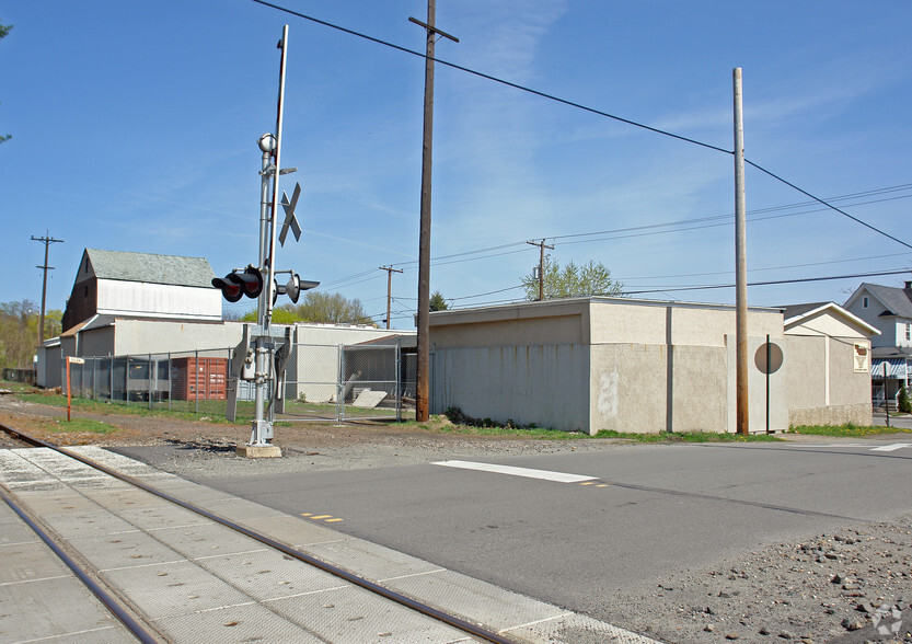 2409 Amelia Ave, Scranton, PA for sale - Building Photo - Image 3 of 3