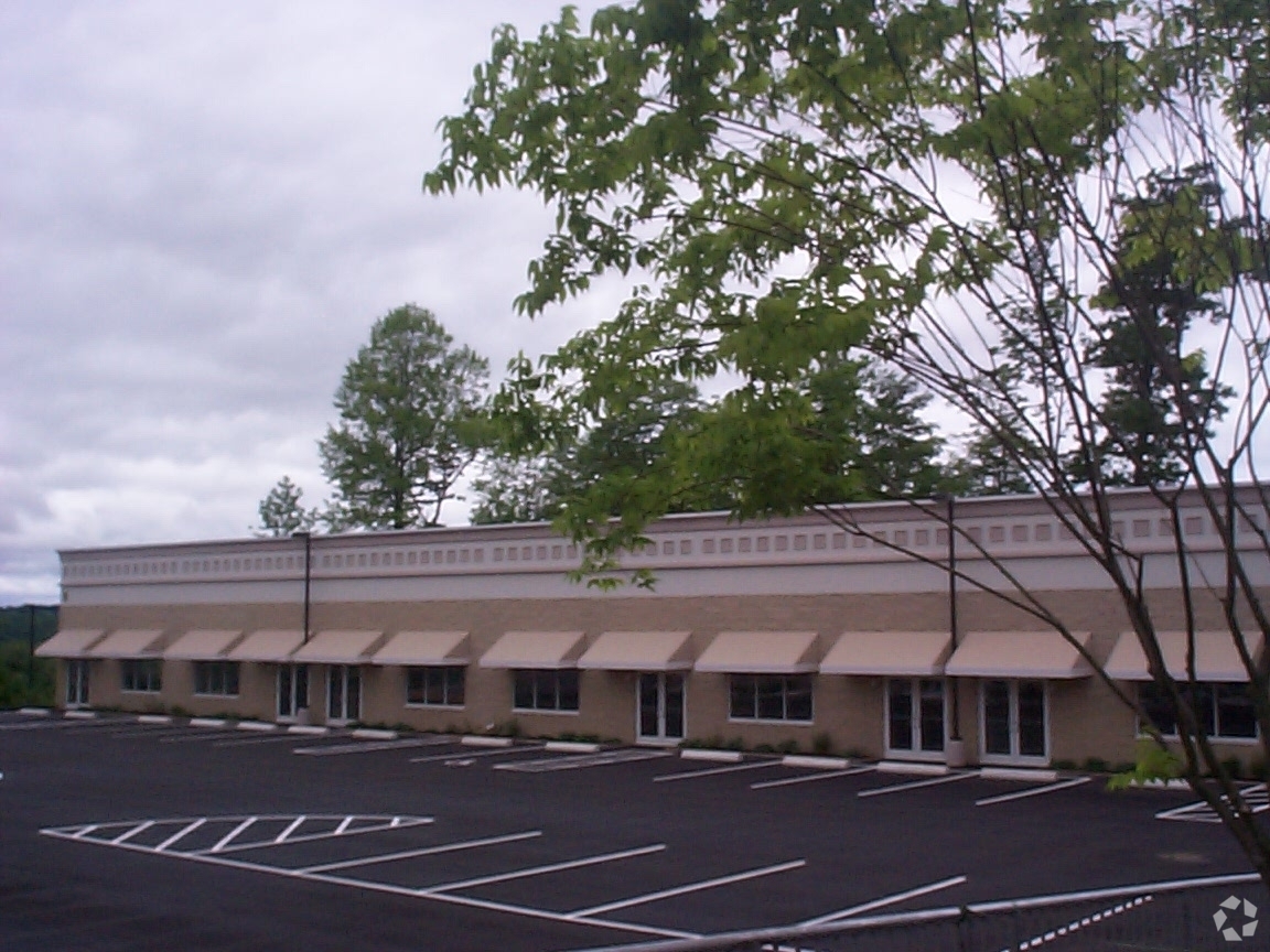 100 Corporate Dr, Trumbull, CT for lease Building Photo- Image 1 of 23